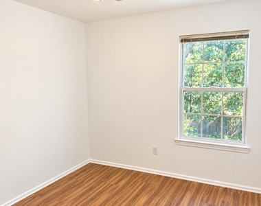 11 Lexington Court - Photo Thumbnail 13