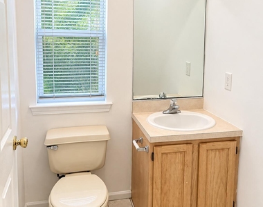 11 Lexington Court - Photo Thumbnail 5
