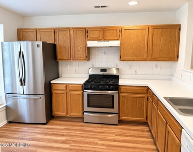 11 Lexington Court - Photo Thumbnail 1