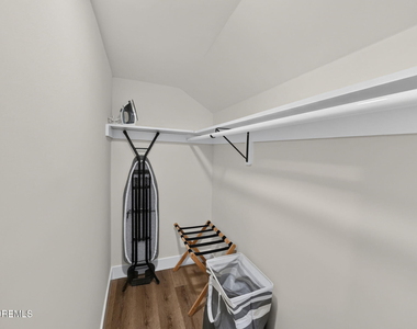 905 Emory Street - Photo Thumbnail 16