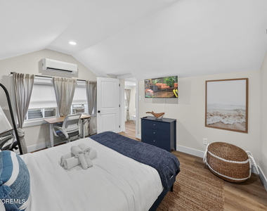 905 Emory Street - Photo Thumbnail 17