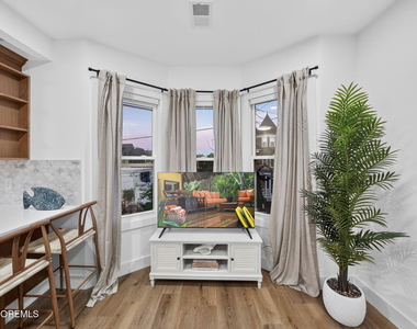 905 Emory Street - Photo Thumbnail 4