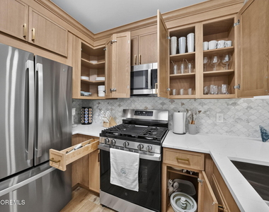 905 Emory Street - Photo Thumbnail 11