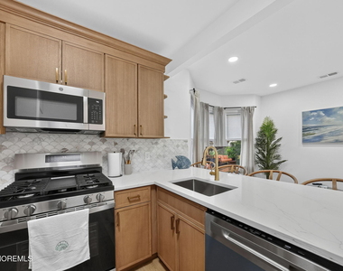 905 Emory Street - Photo Thumbnail 12