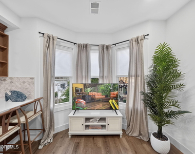 905 Emory Street - Photo Thumbnail 9