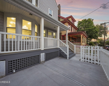 905 Emory Street - Photo Thumbnail 2