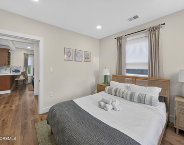 905 Emory Street - Photo Thumbnail 15