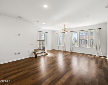 17 Cortland Court - Photo Thumbnail 5
