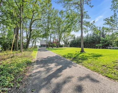 105 Riverview Avenue - Photo Thumbnail 11