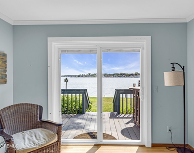 105 Riverview Avenue - Photo Thumbnail 26