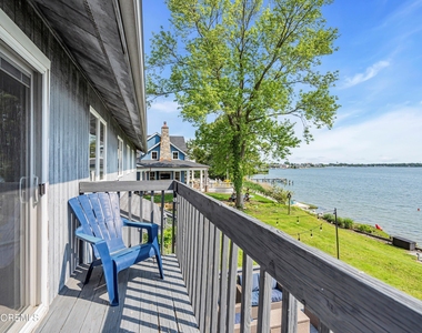 105 Riverview Avenue - Photo Thumbnail 3