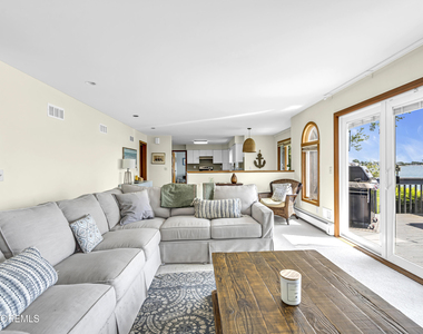 105 Riverview Avenue - Photo Thumbnail 19