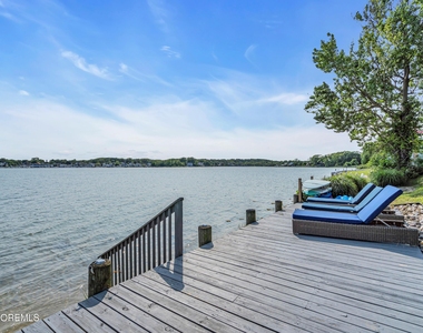 105 Riverview Avenue - Photo Thumbnail 9