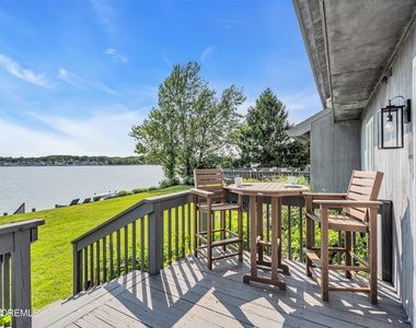 105 Riverview Avenue - Photo Thumbnail 2