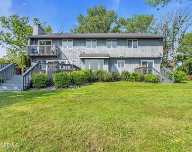 105 Riverview Avenue - Photo Thumbnail 10
