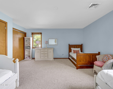 105 Riverview Avenue - Photo Thumbnail 33