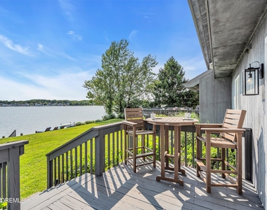 105 Riverview Avenue - Photo Thumbnail 6