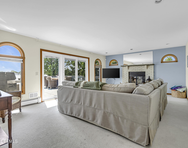 105 Riverview Avenue - Photo Thumbnail 17