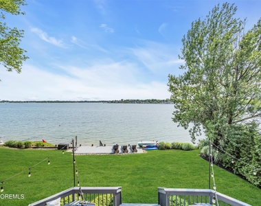 105 Riverview Avenue - Photo Thumbnail 4