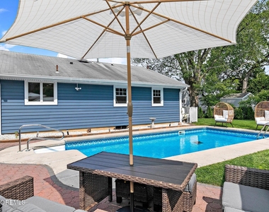 1700 Bryan Avenue - Photo Thumbnail 4