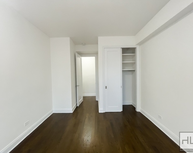 East 57 Street - Photo Thumbnail 2