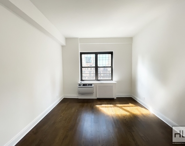East 57 Street - Photo Thumbnail 1