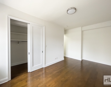 East 57 Street - Photo Thumbnail 3