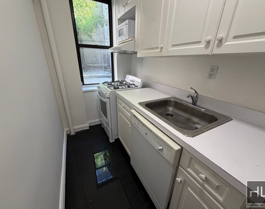 York Avenue - Photo Thumbnail 1