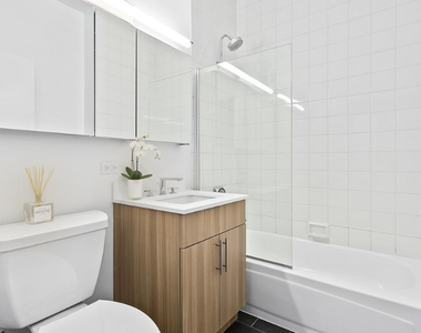 East 87th Street - Photo Thumbnail 3