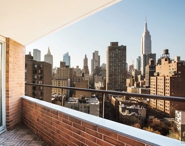 Second Avenue - Photo Thumbnail 7