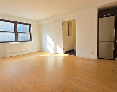 East 39th Street - Photo Thumbnail 2