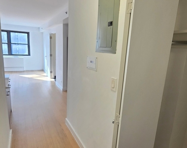 East 39th Street - Photo Thumbnail 4
