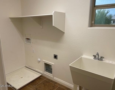 1371 S Chaparral Boulevard - Photo Thumbnail 15