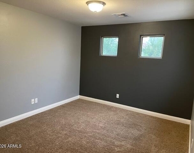1371 S Chaparral Boulevard - Photo Thumbnail 6