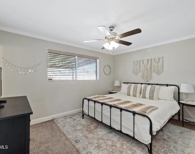 7936 E Moreland Street - Photo Thumbnail 12