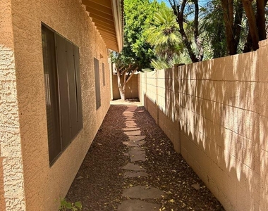 2363 W Comstock Drive - Photo Thumbnail 3
