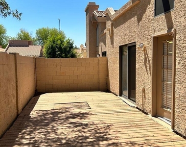 2363 W Comstock Drive - Photo Thumbnail 2