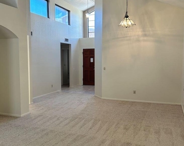 2363 W Comstock Drive - Photo Thumbnail 18