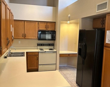 2363 W Comstock Drive - Photo Thumbnail 14