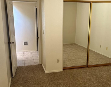 2363 W Comstock Drive - Photo Thumbnail 10