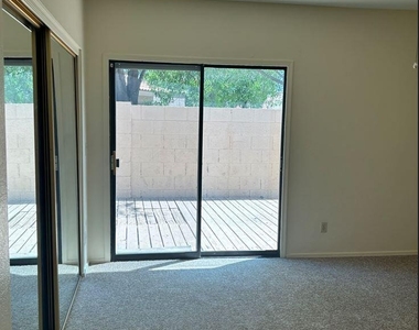 2363 W Comstock Drive - Photo Thumbnail 22