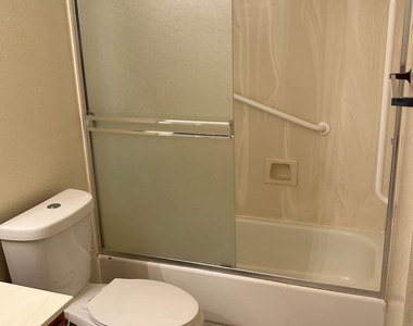 2363 W Comstock Drive - Photo Thumbnail 9