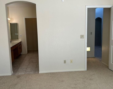 2363 W Comstock Drive - Photo Thumbnail 24