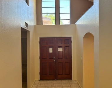 2363 W Comstock Drive - Photo Thumbnail 5