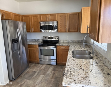 3873 E Latham Way - Photo Thumbnail 2