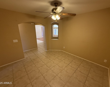 2321 W Straight Arrow Lane - Photo Thumbnail 24