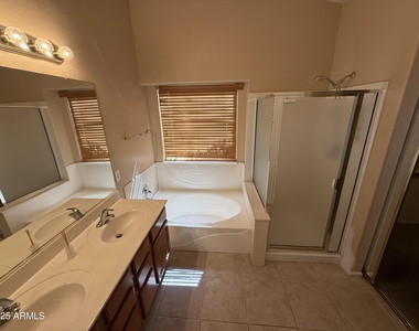 2321 W Straight Arrow Lane - Photo Thumbnail 20