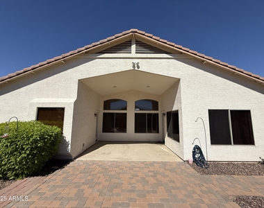 2321 W Straight Arrow Lane - Photo Thumbnail 33