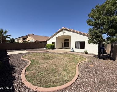 2321 W Straight Arrow Lane - Photo Thumbnail 34