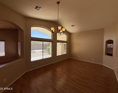 2321 W Straight Arrow Lane - Photo Thumbnail 4